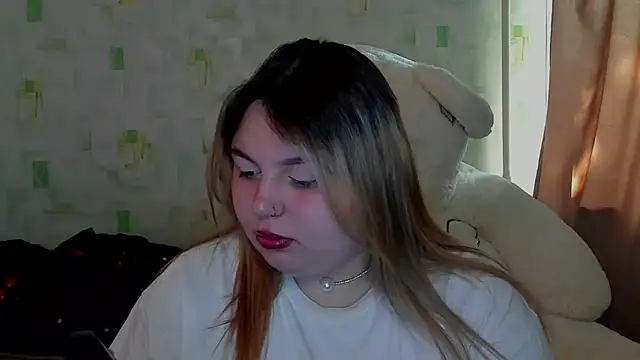 Snapshot of LillyHaigh chatting on 05/23/26, 05:56 LillyHaigh online show from 05/23/26, 05:56