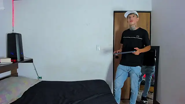 Snapshot of Darwinstark_ chatting on 04/27/26, 08:18 Darwinstark online show from 04/27/26, 08:18