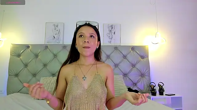 Snapshot of NaomyWilde chatting on 04/27/26, 02:04 NaomyWilde online show from 04/27/26, 02:04