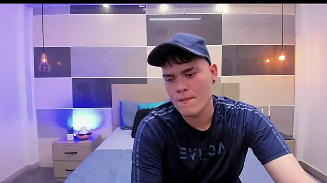 Snapshot of Alexei_lux chatting on 04/27/26, 07:56 Alexei lux online show from 04/27/26, 07:56