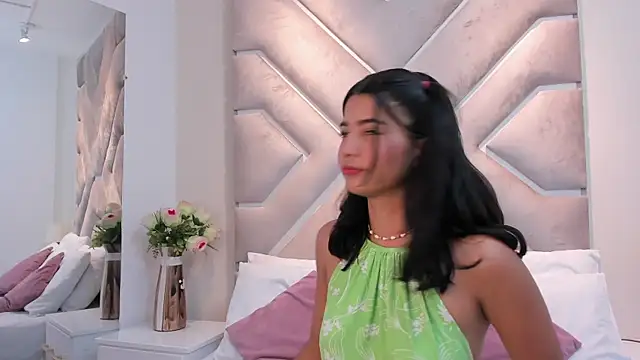 Snapshot of Hannah_Quenn_ chatting on 04/27/26, 09:24 Hannah Quenn online show from 04/27/26, 09:24