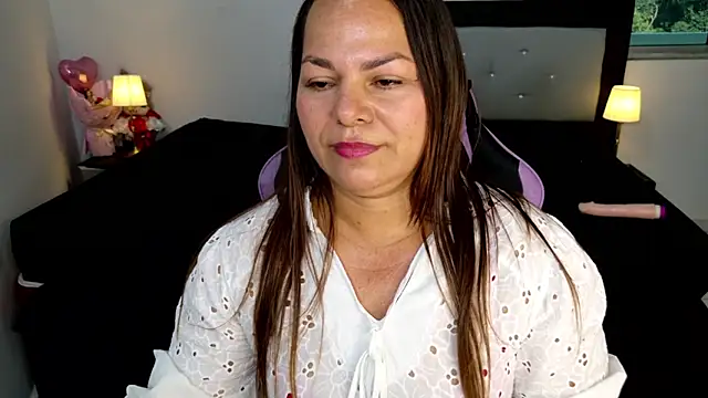 Snapshot of Madame_scarlet44 chatting on 05/01/26, 07:29 Madame scarlet44 online show from 05/01/26, 07:29