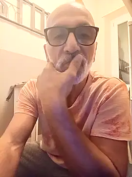 Snapshot of circusmale chatting on 04/26/26, 08:17 circusmale online show from 04/26/26, 08:17