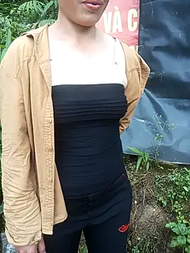 Snapshot of anhphi01 chatting on 04/26/26, 08:23 anhphi01 online show from 04/26/26, 08:23