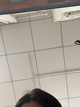 Snapshot of milkwine chatting on 04/28/26, 06:29 milkwine online show from 04/28/26, 06:29