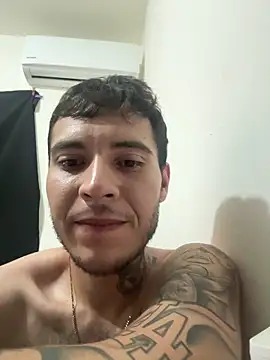 Snapshot of skrfazee chatting on 04/26/26, 06:11 skrfazee online show from 04/26/26, 06:11