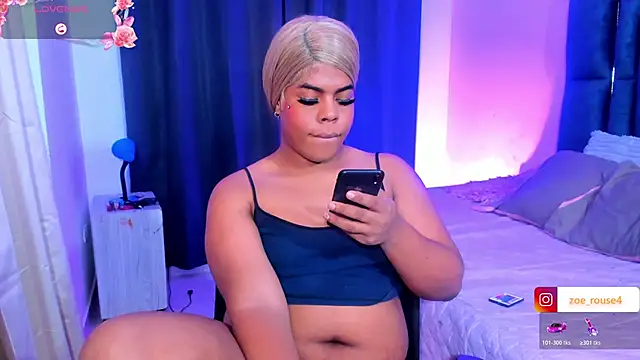 Snapshot of zoee_rose chatting on 06/11/26, 10:24 zoee rose online show from 06/11/26, 10:24