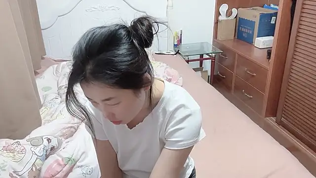 Snapshot of XIAOnaimao-001 chatting on 05/07/26, 05:13 XIAOnaimao-001 online show from 05/07/26, 05:13
