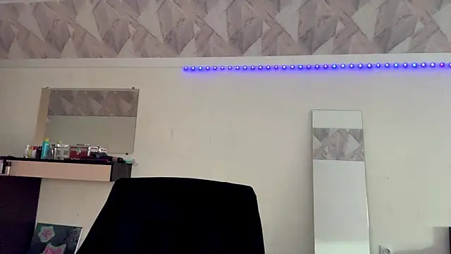 Snapshot of CrackingBingo chatting on 04/26/26, 03:21 CrackingBingo online show from 04/26/26, 03:21