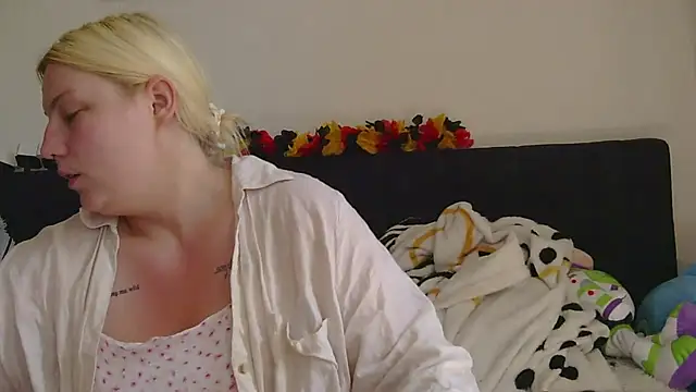 Snapshot of josi-420 chatting on 06/23/26, 11:41 josi-420 online show from 06/23/26, 11:41
