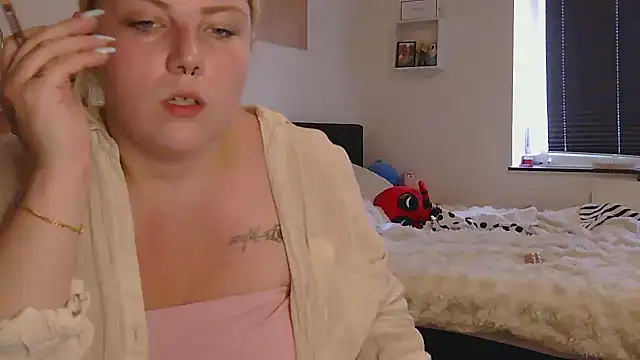 Snapshot of josi-420 chatting on 06/30/26, 11:22 josi-420 online show from 06/30/26, 11:22