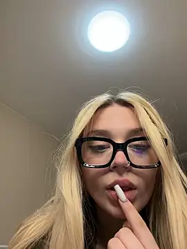 Snapshot of Alictris chatting on 04/26/26, 02:26 Alictris online show from 04/26/26, 02:26