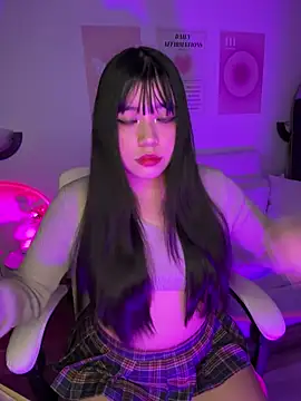 Snapshot of iEmily_ chatting on 06/11/26, 02:44 iEmily online show from 06/11/26, 02:44