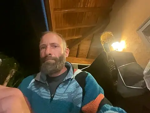 Snapshot of thefrenchi09 chatting on 04/26/26, 08:06 thefrenchi09 online show from 04/26/26, 08:06