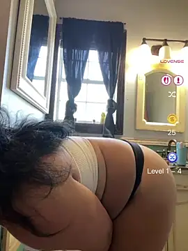 Snapshot of Vanessa_Valentine chatting on 06/13/26, 01:53 Vanessa Valentine online show from 06/13/26, 01:53