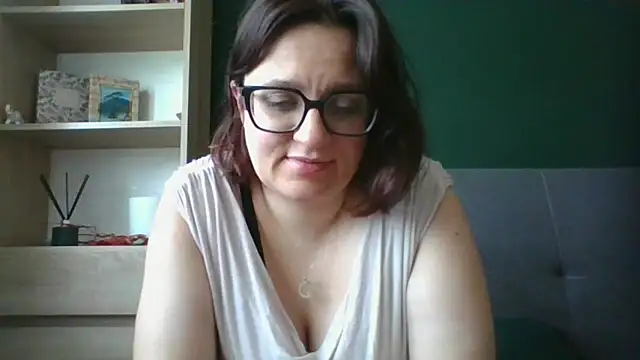 Snapshot of sensual_paris chatting on 07/13/26, 05:32 sensual paris online show from 07/13/26, 05:32