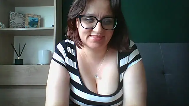 Snapshot of sensual_paris chatting on 07/14/26, 10:21 sensual paris online show from 07/14/26, 10:21