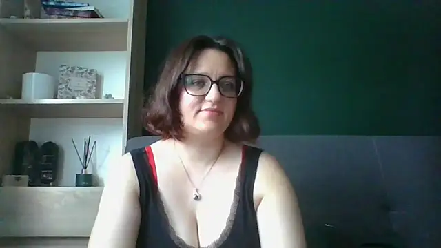 Snapshot of sensual_paris chatting on 08/03/26, 05:28 sensual paris online show from 08/03/26, 05:28