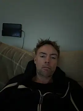 Snapshot of BronzeShowtime67 chatting on 05/04/26, 12:34 BronzeShowtime67 online show from 05/04/26, 12:34