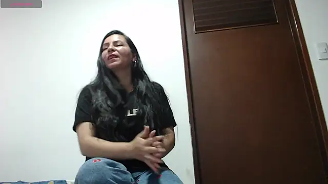 Snapshot of HelenNovoa chatting on 07/02/26, 06:47 HelenNovoa online show from 07/02/26, 06:47