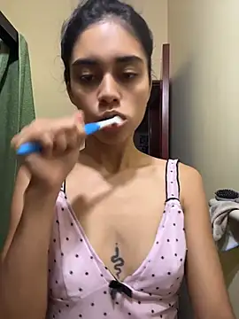 Snapshot of mia_moonna chatting on 04/27/26, 10:57 mia moonna online show from 04/27/26, 10:57