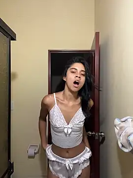 Snapshot of mia_moonna chatting on 05/21/26, 11:39 mia moonna online show from 05/21/26, 11:39