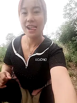 Snapshot of Lunababy3 chatting on 04/27/26, 02:31 Lunababy3 online show from 04/27/26, 02:31