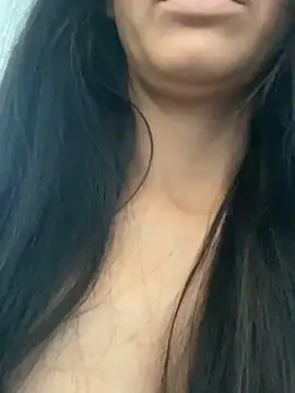 Snapshot of lucyluvxx chatting on 04/28/26, 02:33 lucyluvxx online show from 04/28/26, 02:33