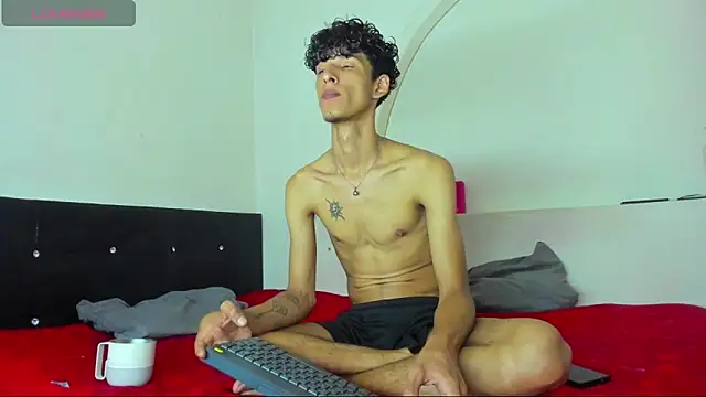 Snapshot of liammendoza98 chatting on 04/27/26, 12:03 liammendoza98 online show from 04/27/26, 12:03