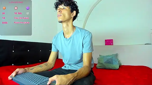 Snapshot of liammendoza98 chatting on 05/22/26, 12:11 liammendoza98 online show from 05/22/26, 12:11