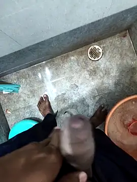 Snapshot of user242811 chatting on 04/27/26, 10:46 user242811 online show from 04/27/26, 10:46