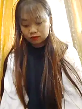 Snapshot of -Dolly-02 chatting on 04/27/26, 04:43 -Dolly-02 online show from 04/27/26, 04:43