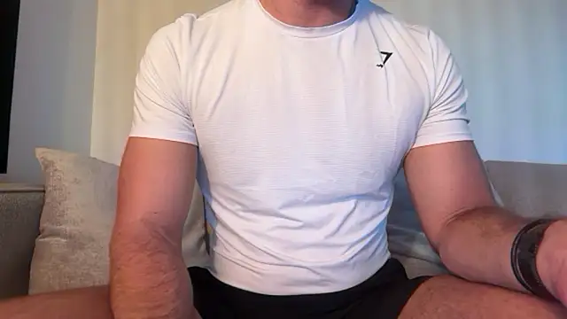 Snapshot of gymshrk chatting on 04/30/26, 04:52 gymshrk online show from 04/30/26, 04:52