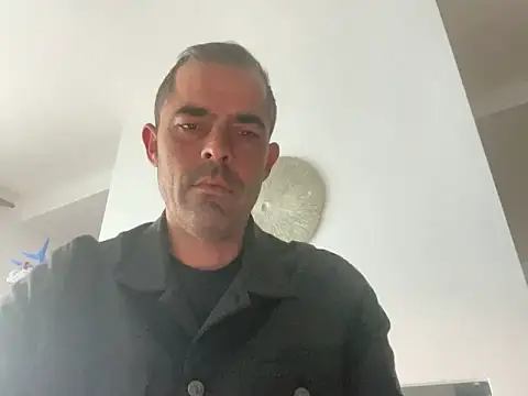 Riccardo86xx online show from 05/17/26, 04:21