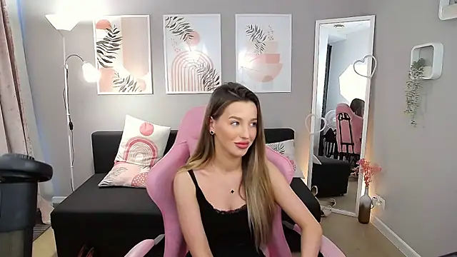 Snapshot of ZarinaGloss chatting on 05/05/26, 12:46 ZarinaGloss online show from 05/05/26, 12:46