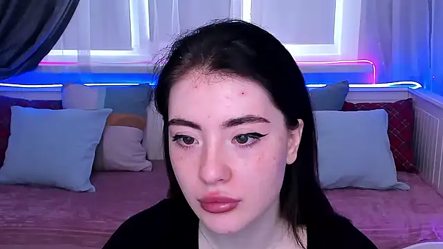 Snapshot of Emily_Less chatting on 04/30/26, 06:42 Emily Less online show from 04/30/26, 06:42