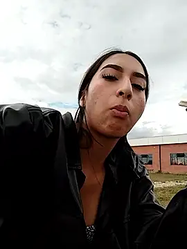 Snapshot of Sexy_sarita_outdoors chatting on 04/27/26, 08:40 Sexy sarita outdoors online show from 04/27/26, 08:40