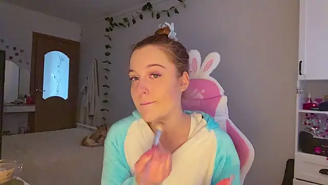 Snapshot of TrixyPaw chatting on 04/29/26, 07:12 TrixyPaw online show from 04/29/26, 07:12