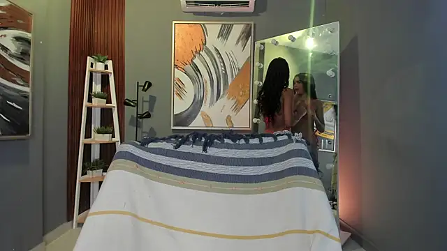 Snapshot of Kiara_Curls chatting on 06/18/26, 12:20 Kiara Curls online show from 06/18/26, 12:20