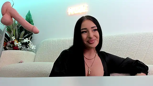 Snapshot of EmeraldKatt chatting on 04/27/26, 07:34 EmeraldKatt online show from 04/27/26, 07:34