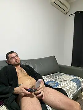 Snapshot of vitor_souz chatting on 05/18/26, 12:00 vitor souz online show from 05/18/26, 12:00