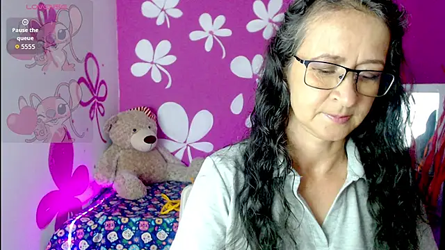 Snapshot of aura_latinax chatting on 04/28/26, 11:48 aura latinax online show from 04/28/26, 11:48