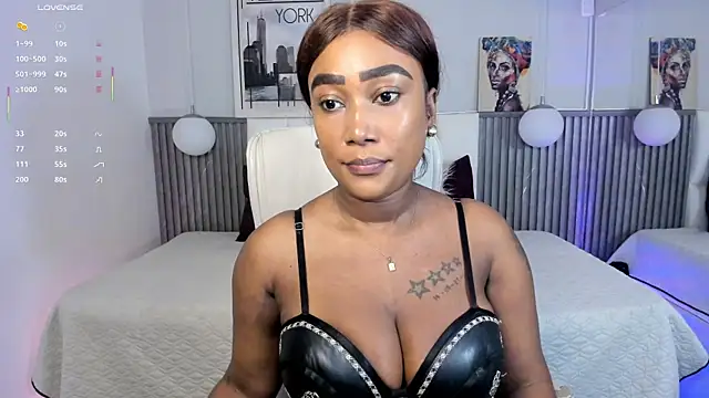 Snapshot of alessia_anderson chatting on 04/21/26, 05:50 alessia anderson online show from 04/21/26, 05:50