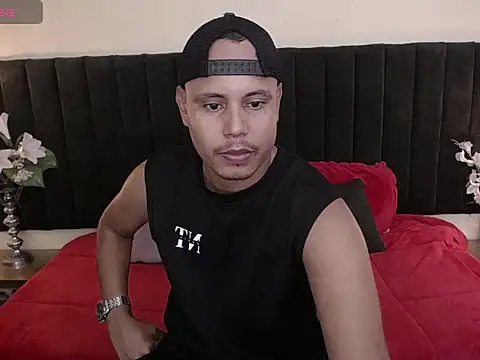 Snapshot of noah_oliver1 chatting on 05/30/26, 01:14 noah oliver1 online show from 05/30/26, 01:14