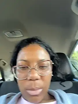 Snapshot of HoneyXeek chatting on 04/27/26, 08:18 HoneyXeek online show from 04/27/26, 08:18