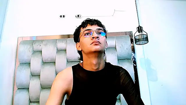 Snapshot of SahirCharm chatting on 06/14/26, 01:57 SahirCharm online show from 06/14/26, 01:57