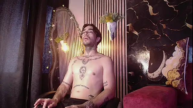 Snapshot of Alucard_Sins chatting on 04/28/26, 10:15 Alucard Sins online show from 04/28/26, 10:15