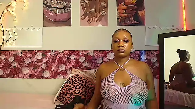 EnchantingLisa online show from 05/19/26, 02:01
