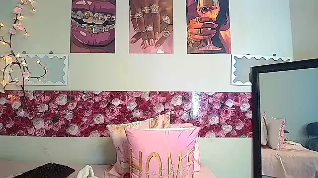 EnchantingLisa online show from 06/10/26, 07:29