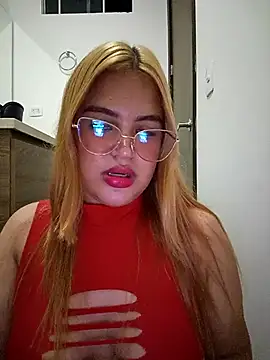 Snapshot of Violettasexy_ chatting on 05/02/26, 03:44 Violettasexy online show from 05/02/26, 03:44